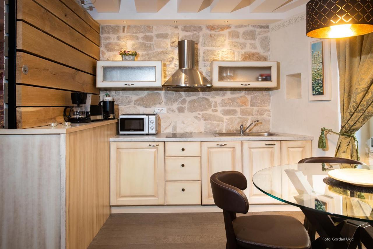 Nata Apartment 4 Stars Ровінь Екстер'єр фото